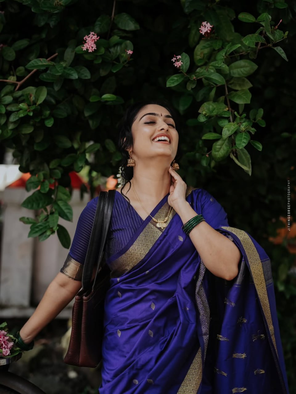 Soft Linen Cotton Silk Saree with Rich Jacquard Weaving & Designer Pallu