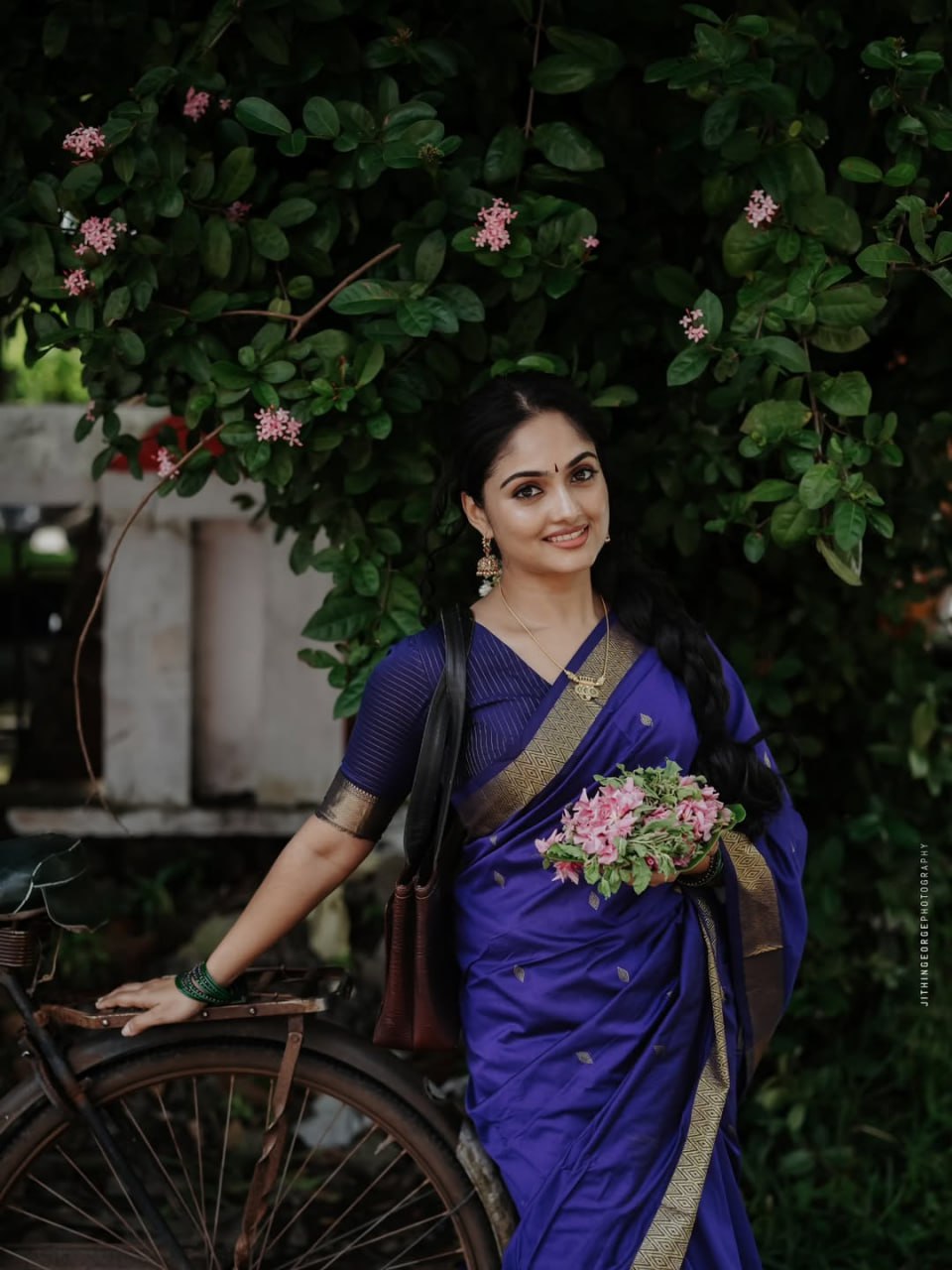 Soft Linen Cotton Silk Saree with Rich Jacquard Weaving & Designer Pallu